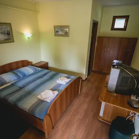 Bed and Breakfast Pool And Splav Dunavac 4*