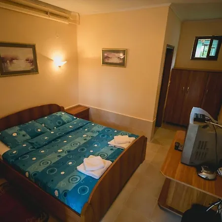 Bed and Breakfast Pool And Splav Dunavac Futog