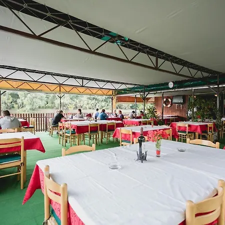 Pool And Splav Dunavac 4*