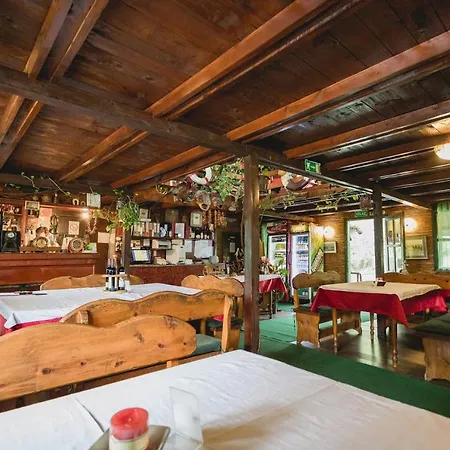 Pool And Splav Dunavac Nocleg ze śniadaniem Futog