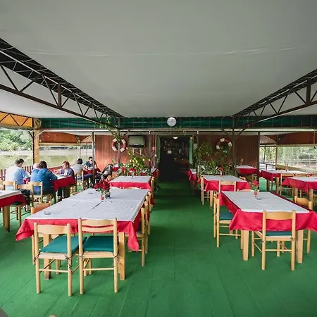 Pool And Splav Dunavac Nocleg ze śniadaniem Futog