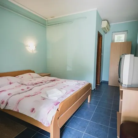 Nocleg ze śniadaniem Pool And Splav Dunavac 4*