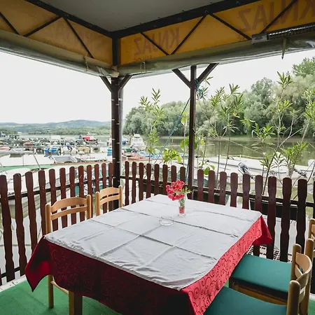 Bed and Breakfast Pool And Splav Dunavac 4*