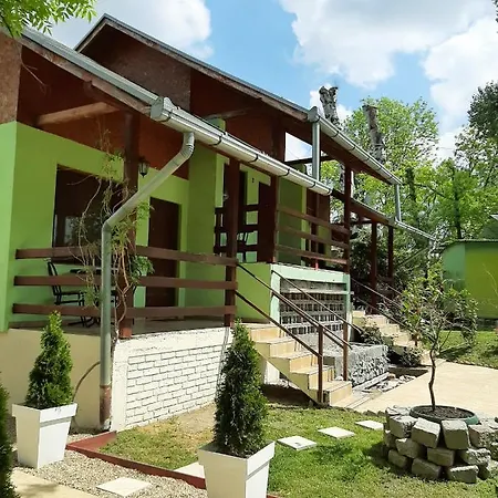 Pool And Splav Dunavac Bed and Breakfast